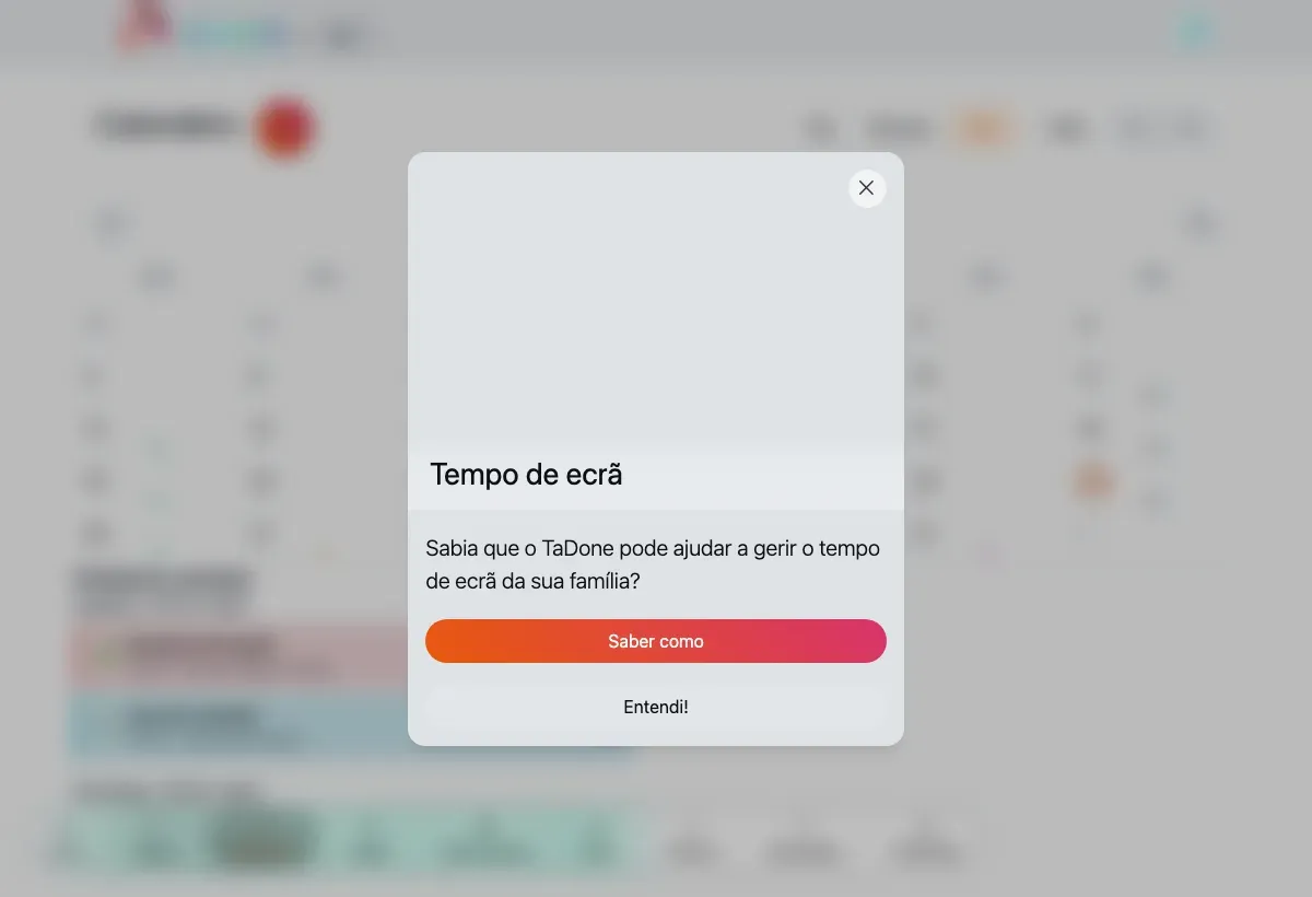 A vista de mês do calendário, com a grelha de dias e uma lista de Próximos eventos por baixo.