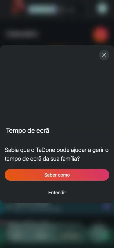 O calendário no telemóvel, com o controlo de vista e o seletor de data empilhados sobre a grelha.
