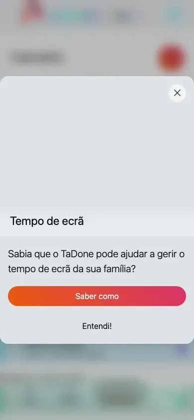 O calendário no telemóvel, com o controlo de vista e o seletor de data empilhados sobre a grelha.