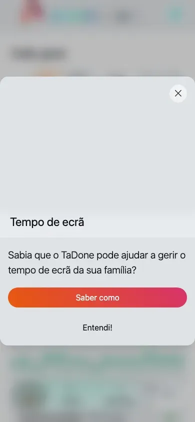 A mesma visão geral empilhada numa única coluna no telemóvel.