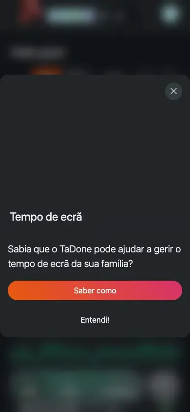 A mesma visão geral empilhada numa única coluna no telemóvel.