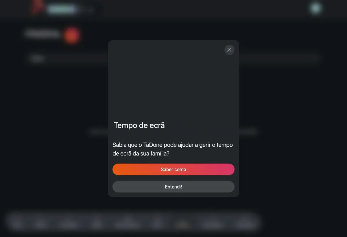 O feed da História: entradas agrupadas por dia, cada uma com a cor do membro, um ícone, uma hora e os seus pontos.